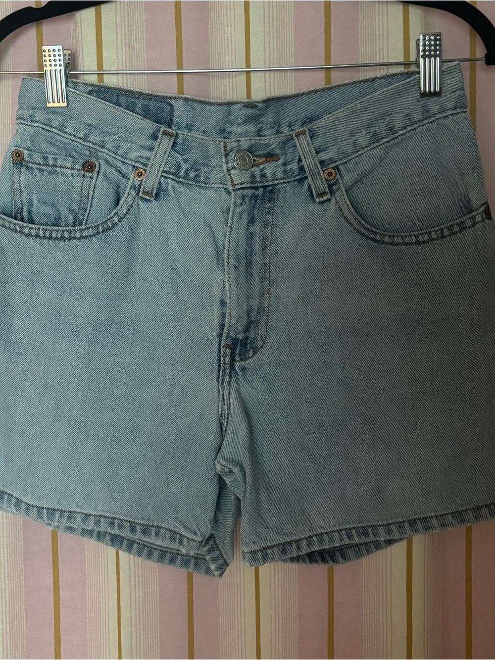 Light Wash Vintage Levi Shorts